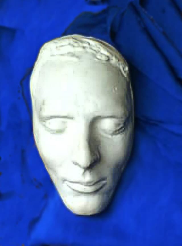 Photo and Death Mask (image 2)